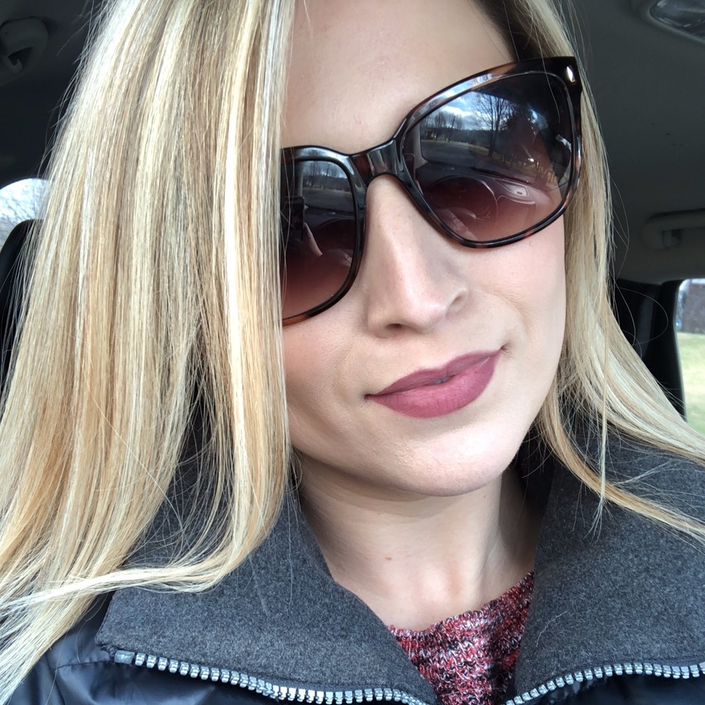 Meet your Posher, Emily